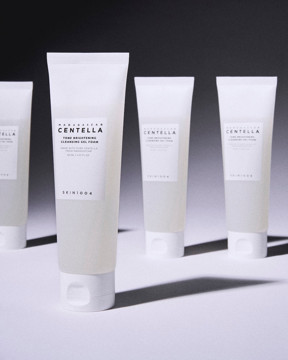 [스킨1004] 마다가스카르 병풀 톤 브라이트닝 클렌징 젤 폼 125ml