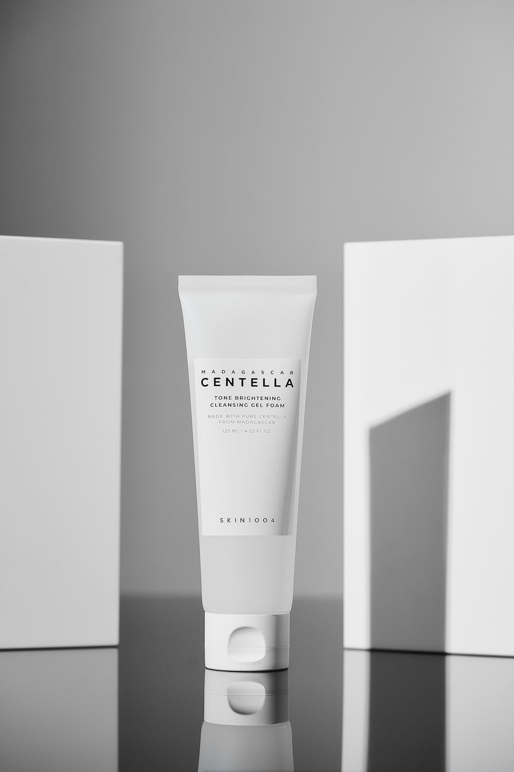 [스킨1004] 마다가스카르 병풀 톤 브라이트닝 클렌징 젤 폼 125ml